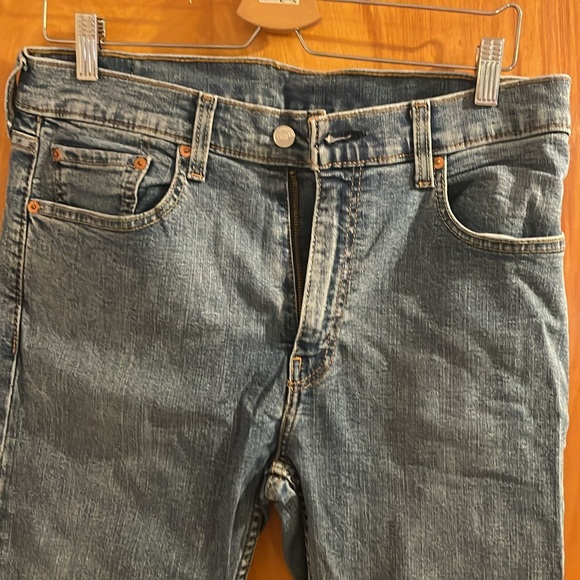 Men’s Levi’s Blue Jeans - Picture 2 of 3